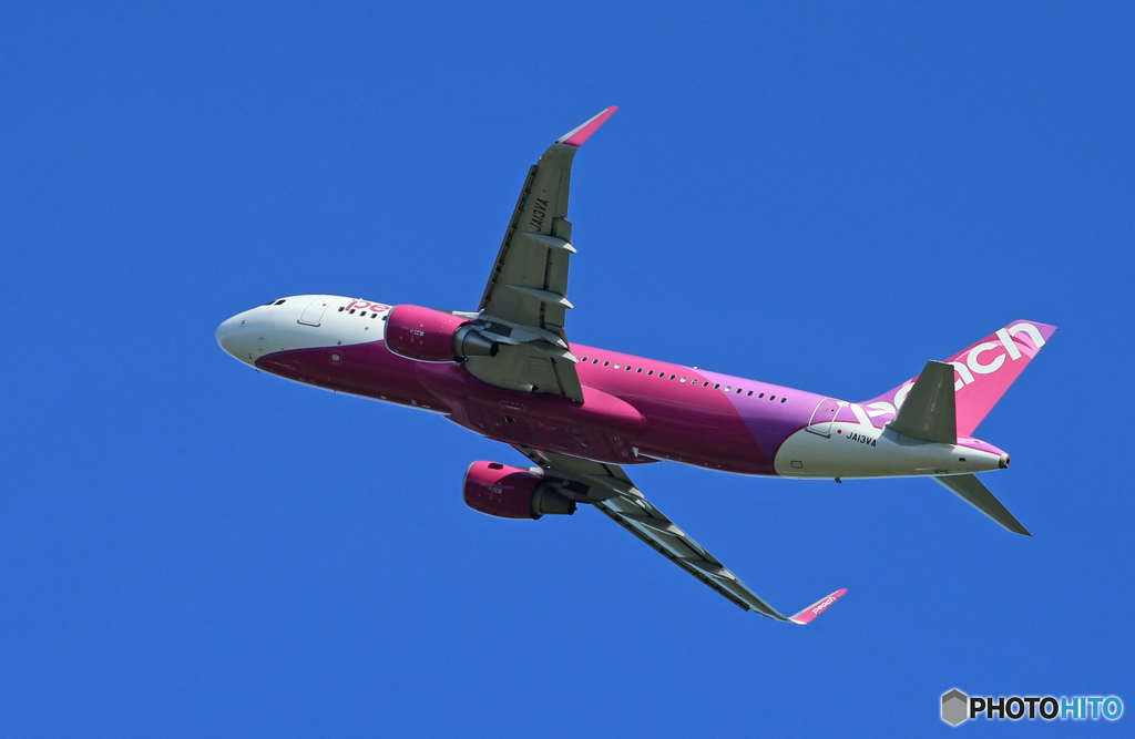 「空色」 peach A320-214 JA13VA 離陸します