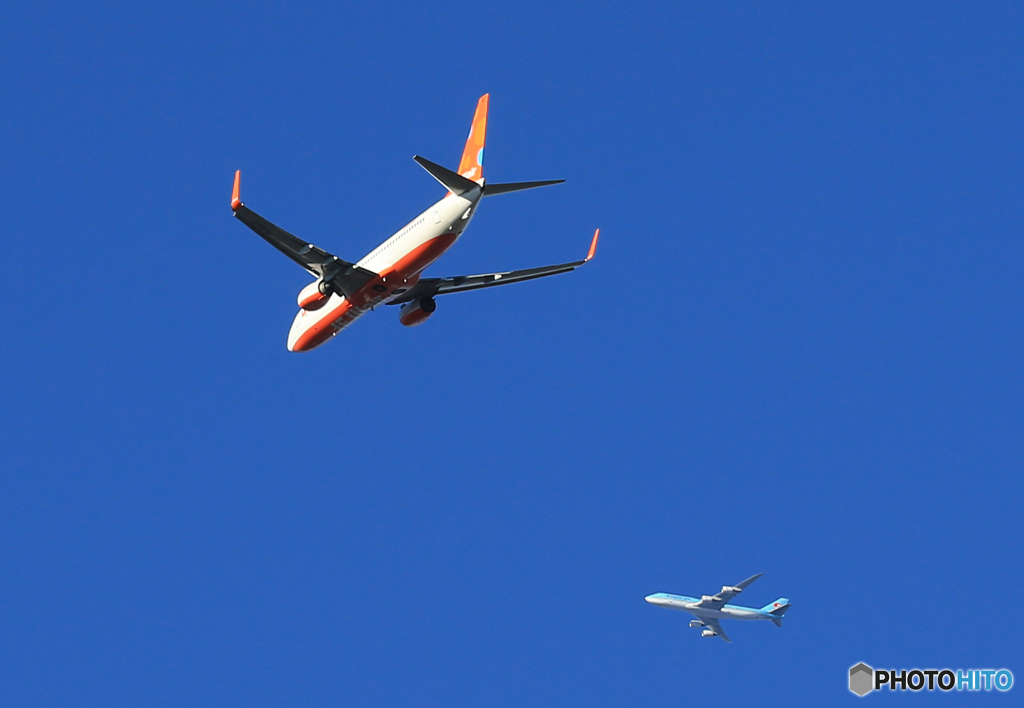 「真青の空」 JEJU 737+747 クロス 飛ぶ