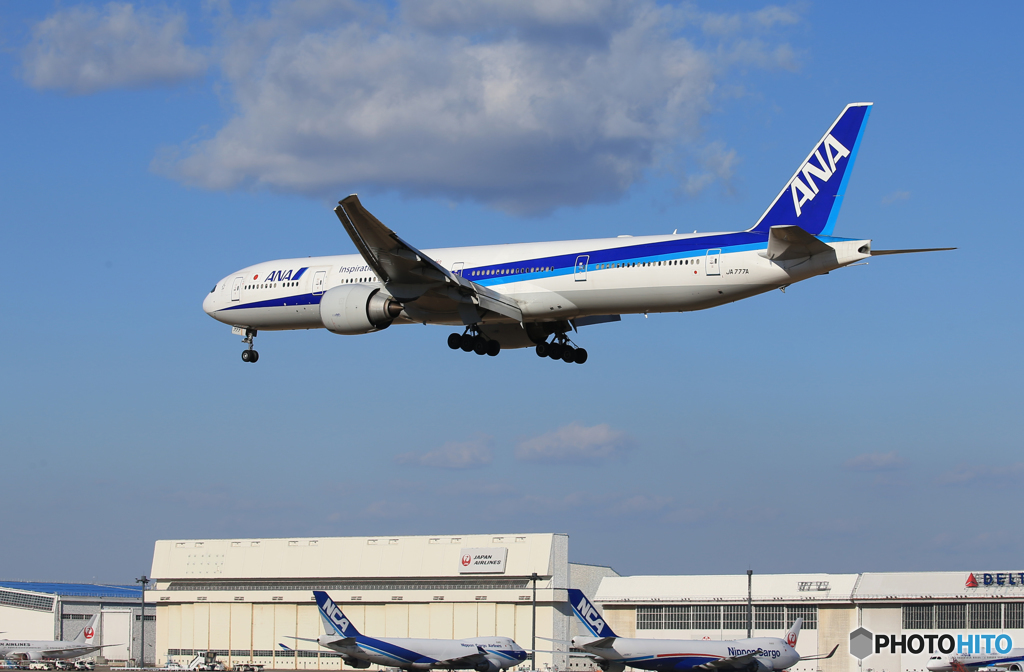 「Blue」 ANA 777-381 JA777A Landing 