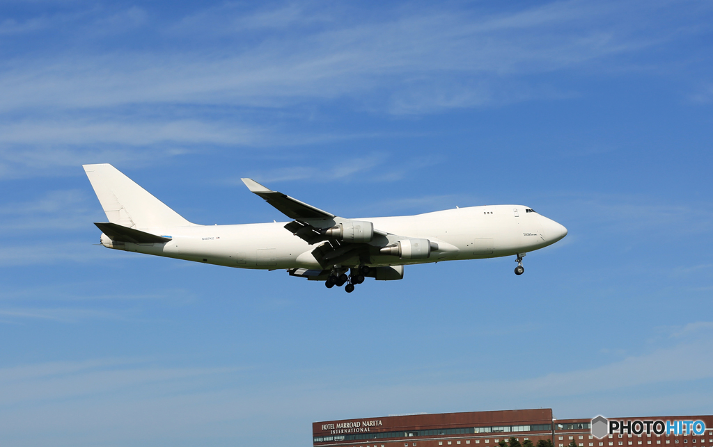 「良い天気」　白い　ATLAS　747-400 飛行