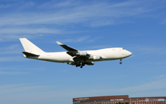 「良い天気」　白い　ATLAS　747-400 飛行