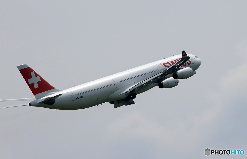 「曇り」 SWISS A340-313 HB-JMA Takeoff 