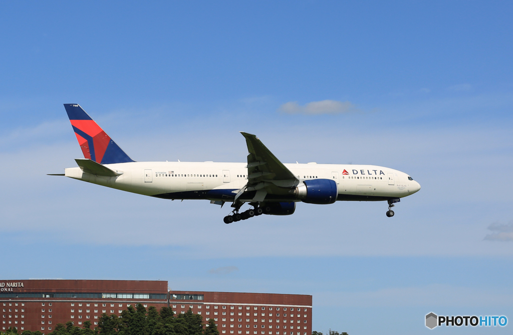 「青い空」が一番 DELTA 777-232 N708DN 着陸