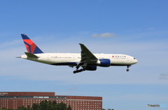 「青い空」が一番 DELTA 777-232 N708DN 着陸