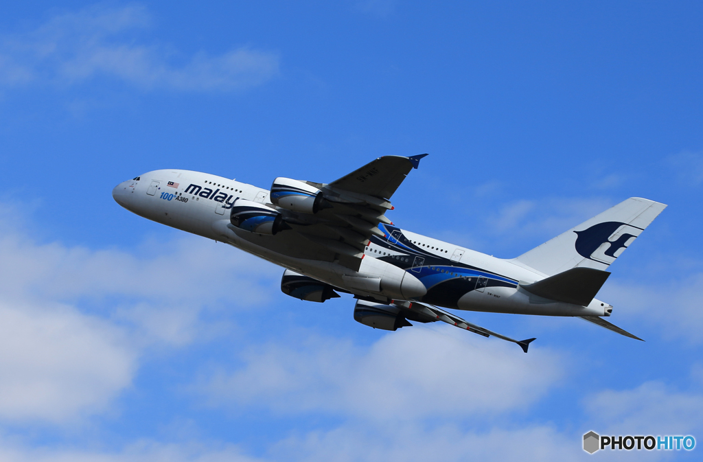  「青が好き」Malaysia A380-841 9M-MNF 飛ぶ