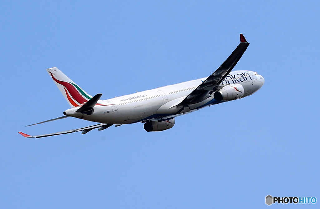 [青い空] SriLankan A330-343 4R-ALL 離陸