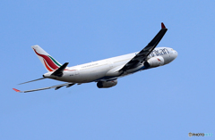 [青い空] SriLankan A330-343 4R-ALL 離陸