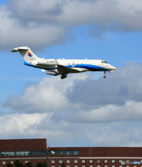 ☀「あおぞら」 プライベート機BD-100 B-8193 Landing