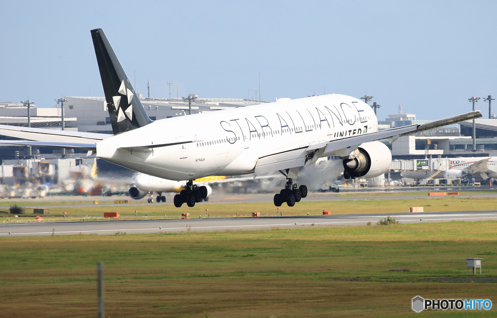「良い天気」 United STAR 777-222 到着