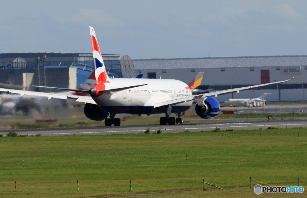 「真青の空」 British 787-8 G-ZBKS 飛ぶ