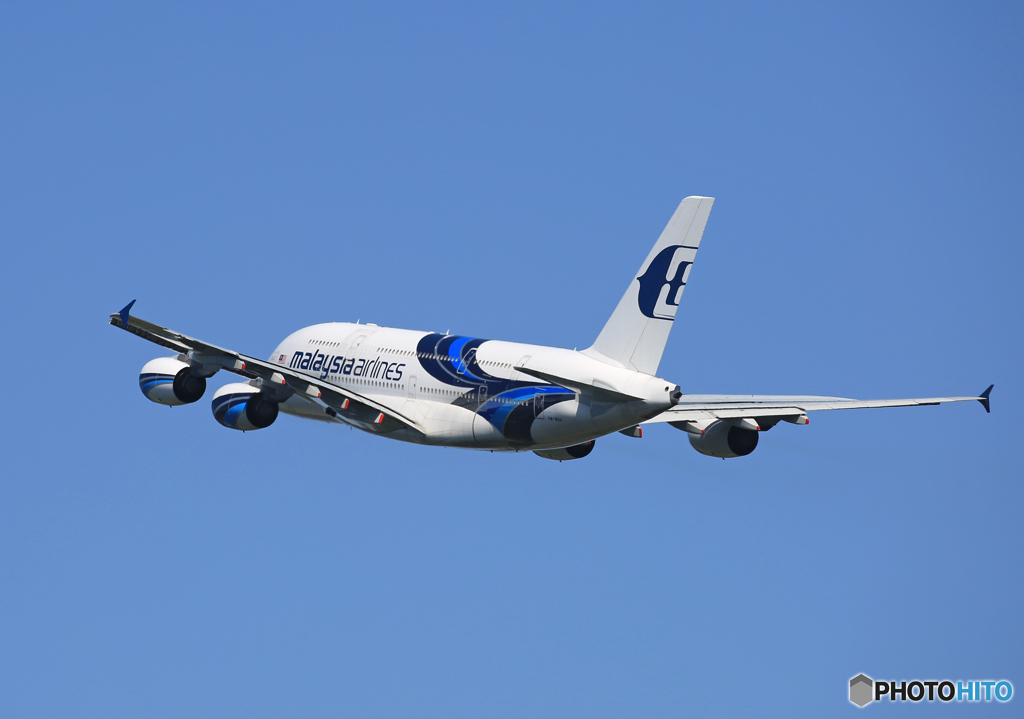 「青が大好き」 Malaysia A380-841 9M-MNE 離陸です