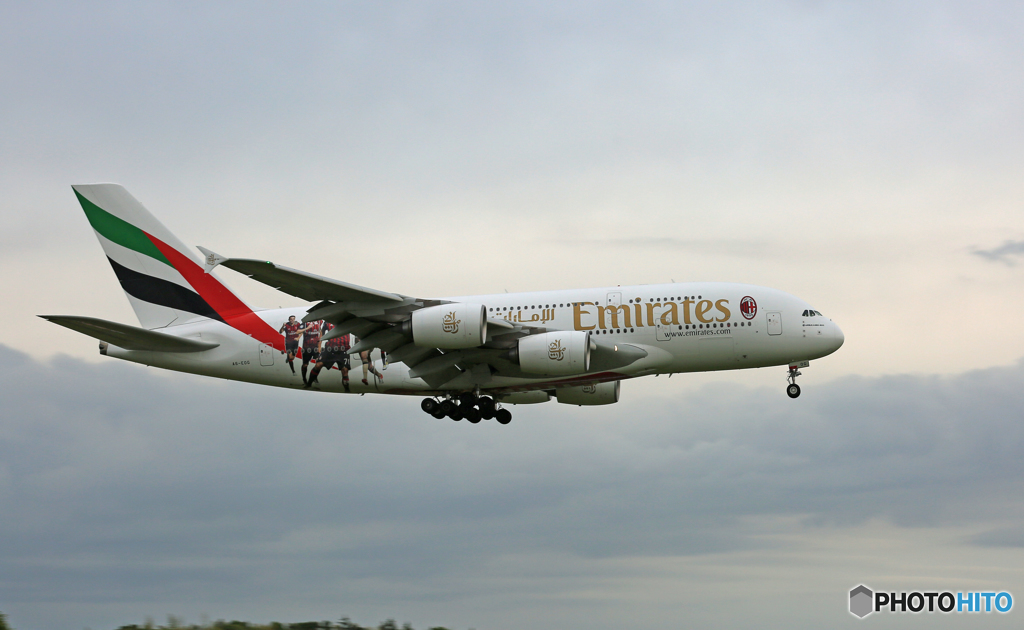  Emirate A380-861 ACミランA6-EOG 着陸
