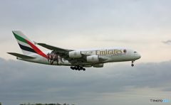  Emirate A380-861 ACミランA6-EOG 着陸