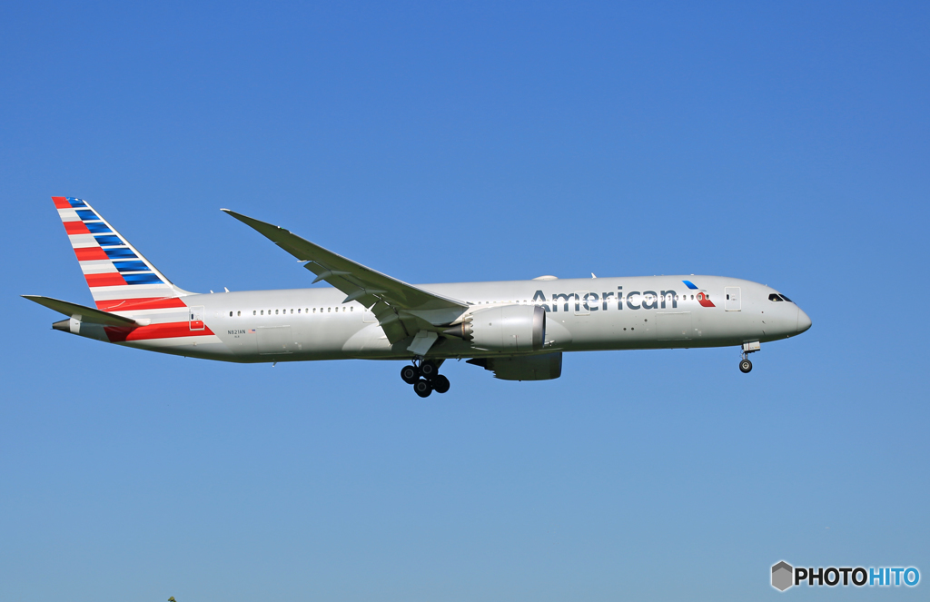 「晴れ」 American 787-9 N821AN 到着です