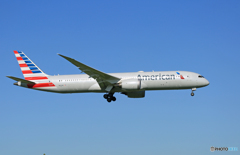 「晴れ」 American 787-9 N821AN 到着です