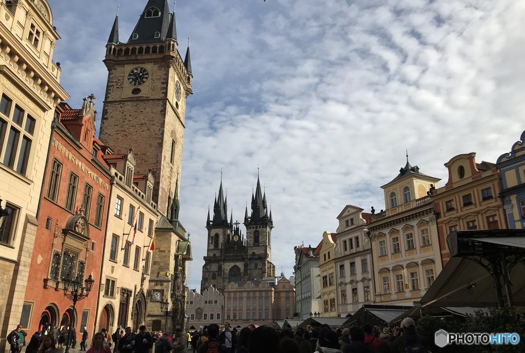 チェコ　(1316)　プラハ　天文時計と青空