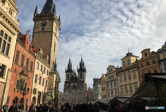 チェコ　(1316)　プラハ　天文時計と青空