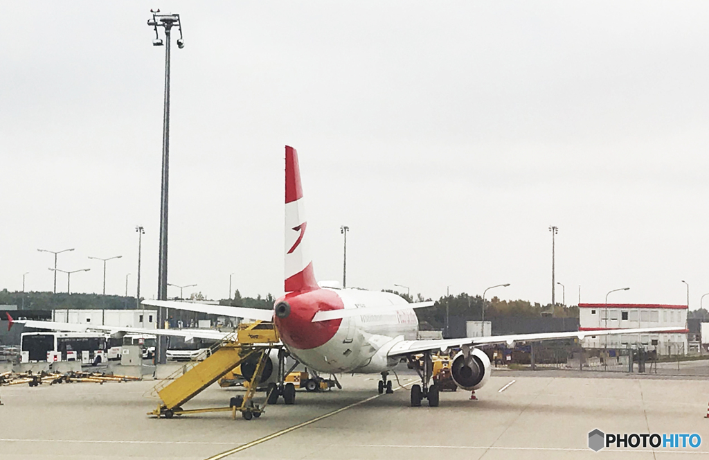 「曇り」 (1165)　☮ウイーン国際空港の風景です✈