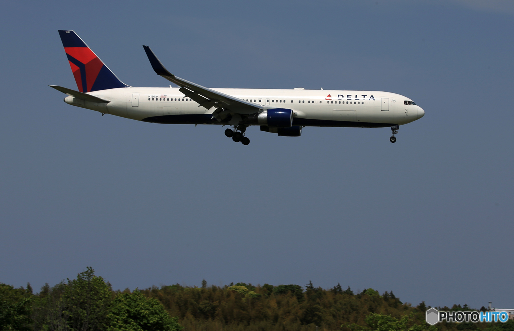 「晴れ」DELTA A50-941 N1201P 着陸します