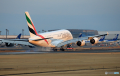 「晴れ」 エミレーツ航空 A380-861 到着