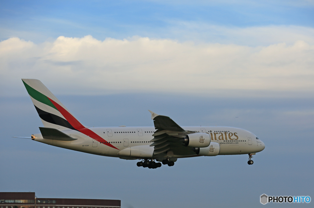 「はれー」 エミレーツ航空 A380-861 A6-EUH着陸します