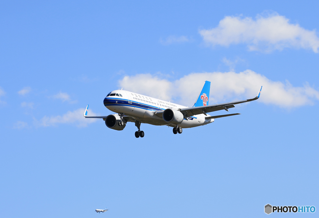 「スカイ」 中国南方航空A320 B-3044 Landing