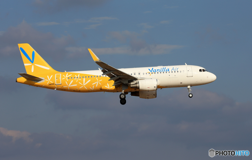 「青い日」 バニラ航空 A320-214 JA11VA  Landing 
