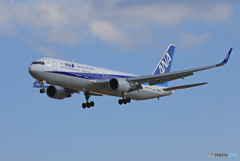 「青空」 ANA 767-381 JA620A Landing 