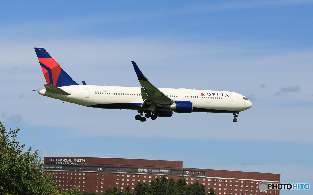 「ぶるー」 UNITED 777-332 N16078 通過