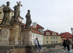 　プラハ （３１２）カレル橋のHITO?　