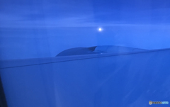 「青い空」（６３２）雲の上で初めてのお月見しました！