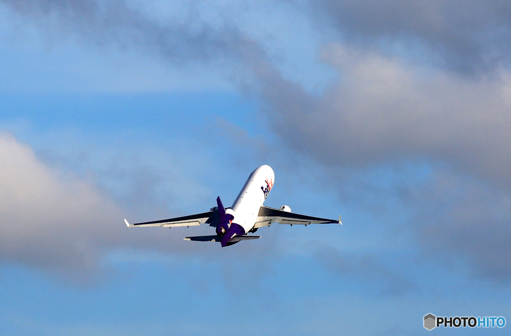 「青が好き」 FedEx MD-11 N606FE Takeoff