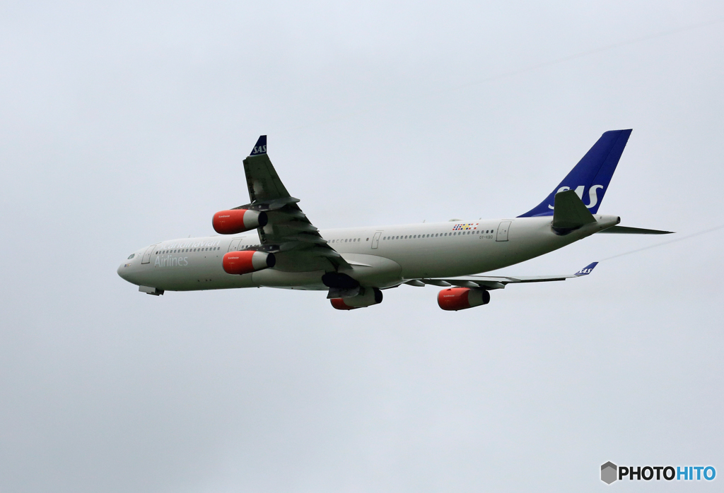 「☁」 SAS A340-313 OY-KBD 着陸
