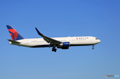 「青が大好き」 DELTA 767-332 N1612T 着陸します