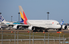 「青が好き」ASIANA A380-841 HL7626 出発です