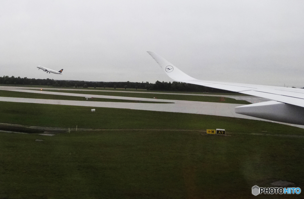 「すかい」雨のミュンヘン空港で着陸と離陸を撮る