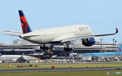 「青空」 DELTA A350-941 N505DN 着陸します