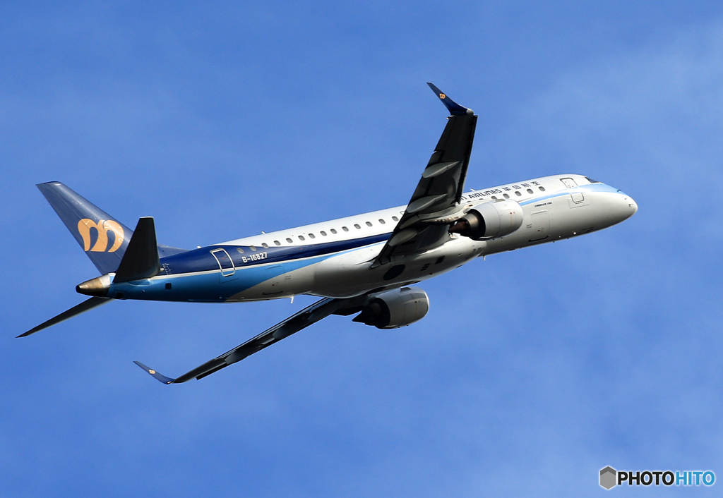 ☀「あおぞら」 マンダリン航空 ERJ-190 B-16827出発