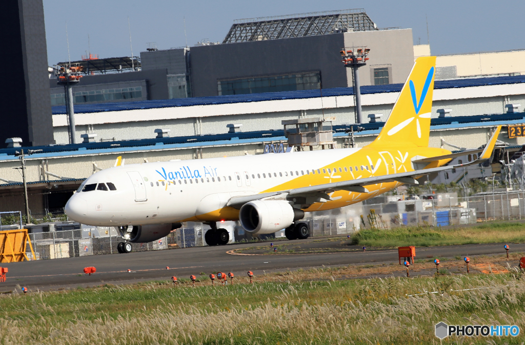 「青色」 バニラ航空 最終便 A320-214 JA12VA出発です