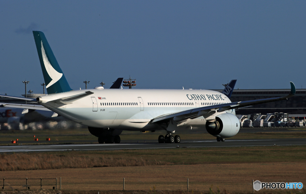 「真青の空」CATHAY A350-941 B-LRK  Takeoff  