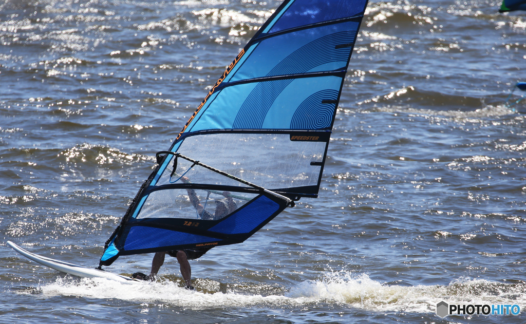 「あおいそら」風の流れに乗る