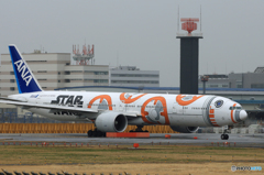 「群青色」?ANA STAR WARS 787-8 JA789A飛び立ち