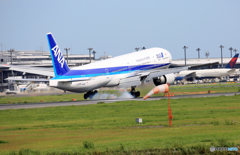 「ぶるー」 ANA 777-381 JA735A 到着しました