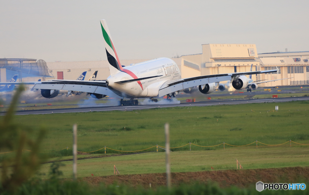 「すかい」 エミレーツ航空 A380-861 A6-EUJ 着陸します