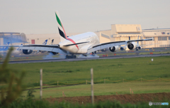 「すかい」 エミレーツ航空 A380-861 A6-EUJ 着陸します