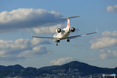「良い雲」とボンバルディア CRJ-200ER(千里川）