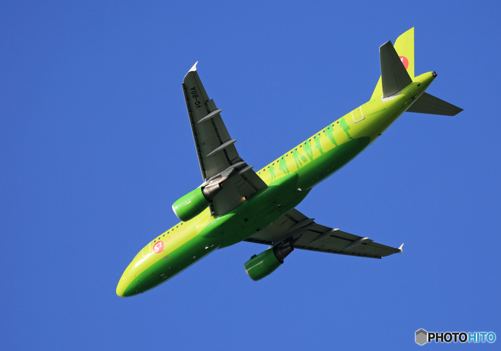 「SKY」 S7 A320-214 VQ-BOA 離陸