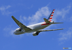 「真青の空」 American 777-223 N755AN 飛行