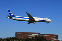 「すかい」ANA 787-9 JA885A 着陸します