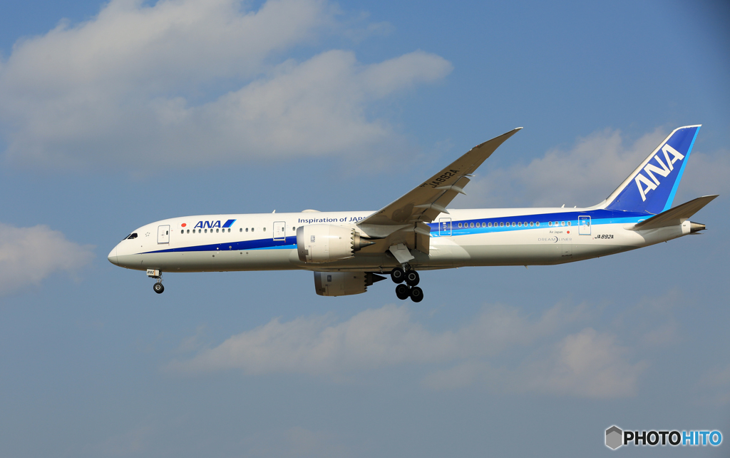 「青い日」 ANA 787-9 JA892A Landing